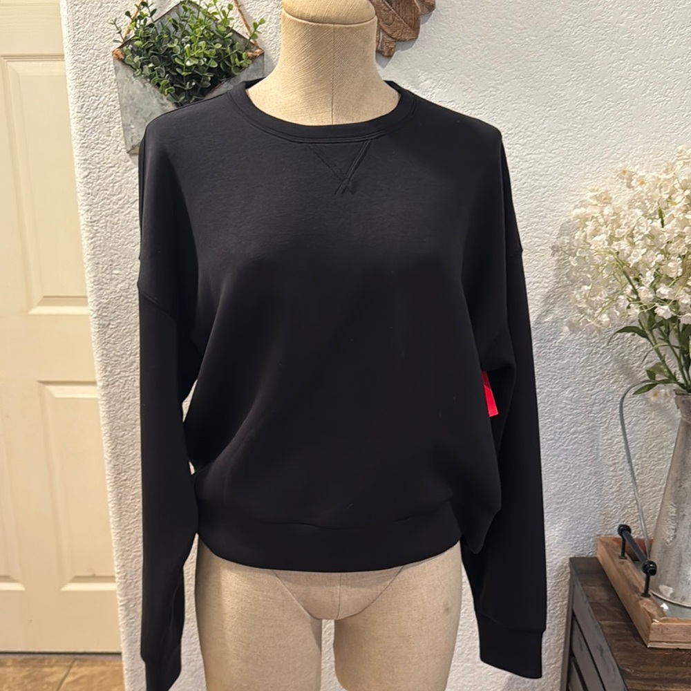 NWT Spanx airessentials crew size M color- very black